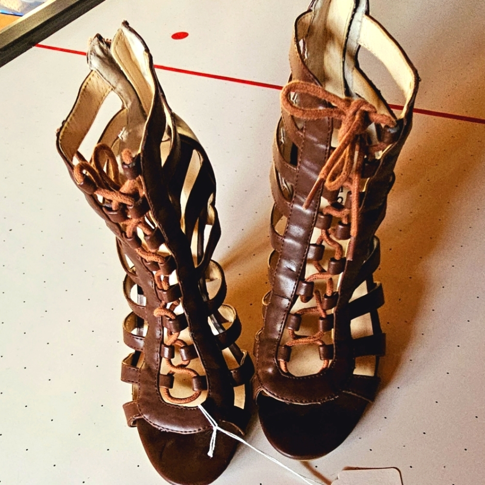 Womens 7.5 brown Guess High heels Stilletos pumps sandals shoes